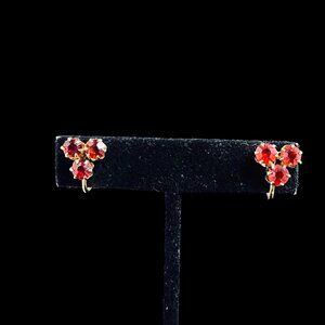 Vintage Gold Tone With Red Glass Rhinestones Screw Back Earrings (5290)
